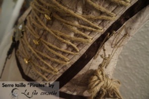 serre taille pirate
